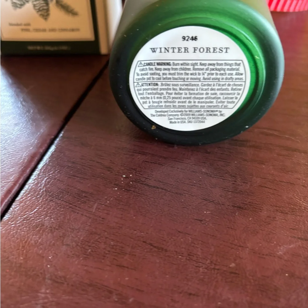 Williams Sonoma Kitchen Candle - Green with Gold Lid